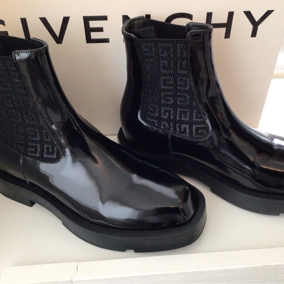 Givenchy Patent Leather Chelsea Booties with Monogram Elastic Insert. Size 6 - Picture 4 of 9